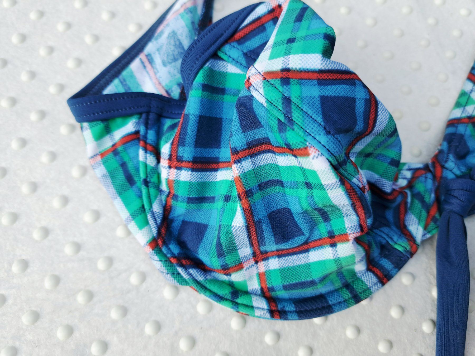 Costumi da bagno & Bikini: NEU! Buntes Esprit Bikinioberteil Gr. 75B – Nuovo (secondo la descrizione) da Gysenstein venduto da joshuas81 1