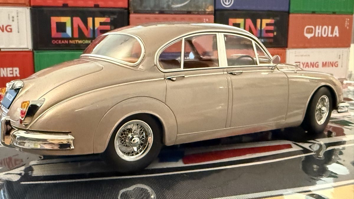Jaguar Modellautos: Jaguar MKII 3.8 Champagner Gold – Neu (gemäss Beschreibung) aus Basel von Zomeg 9
