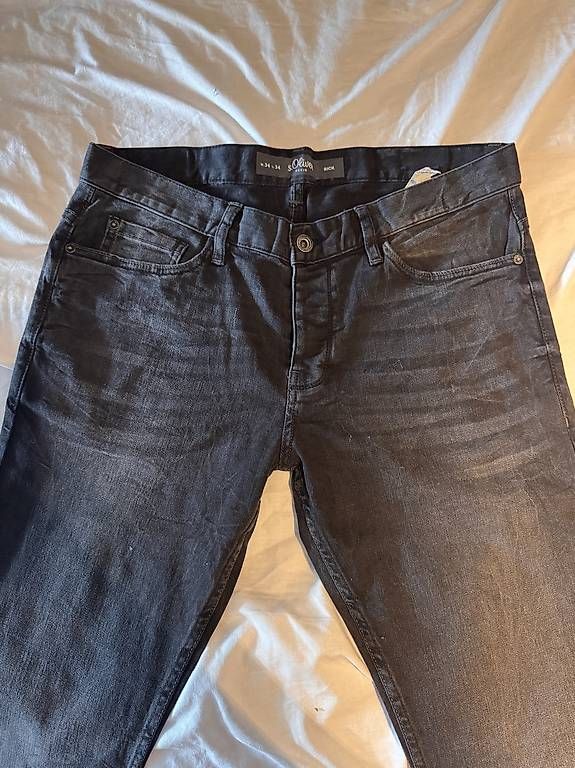 Jeans: Jeans schwarz s.oliver – Usato da Regensdorf venduto da Jazmyn307 1