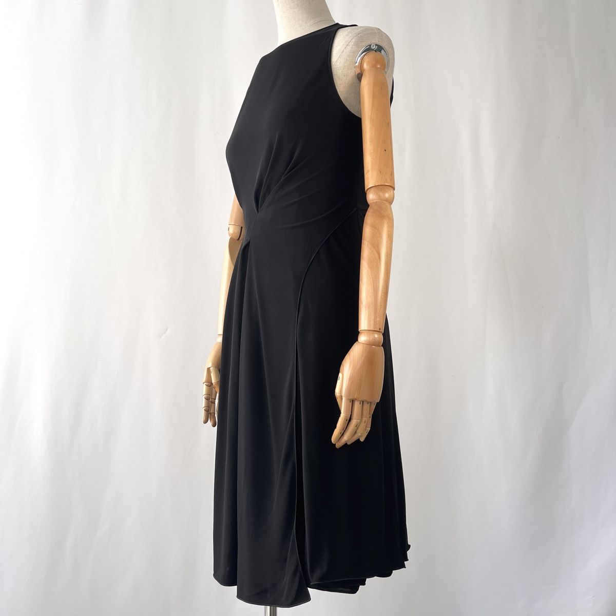 Salvatore Ferragamo Kleider: SALVATORE FERRAGAMO Black Dress – Neu (gemäss Beschreibung) aus Freienbach von Avviivva_Shop 4