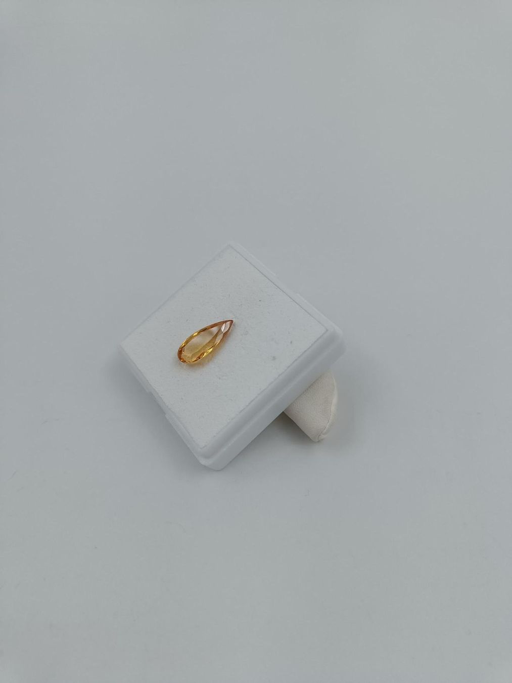 Pietre preziose: 1 HONIGGOLDFARBENER TOPAS 6.54 CT. – Usato da Luzern venduto da EdiGem 1