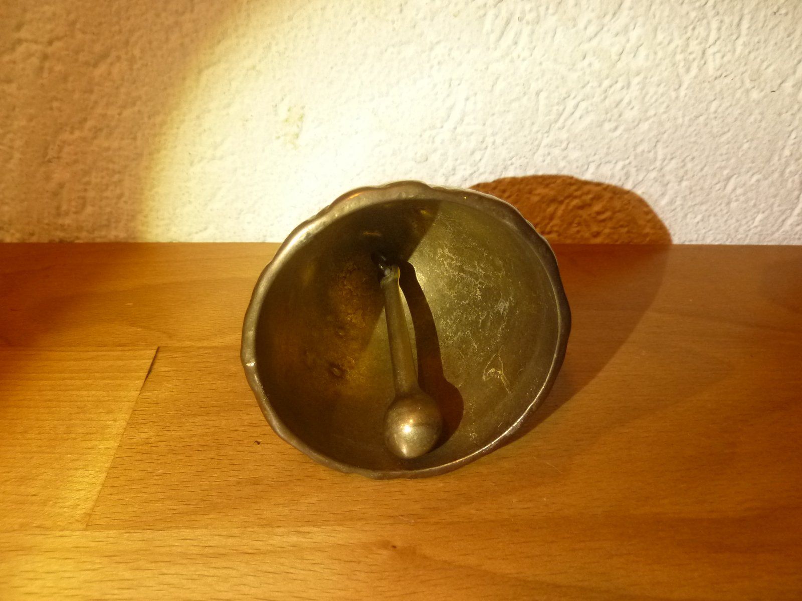 Campanacci mucche: Antike Messing Glocke Damenglocke ca 1930 – Usato da Hochfelden venduto da swissice 2
