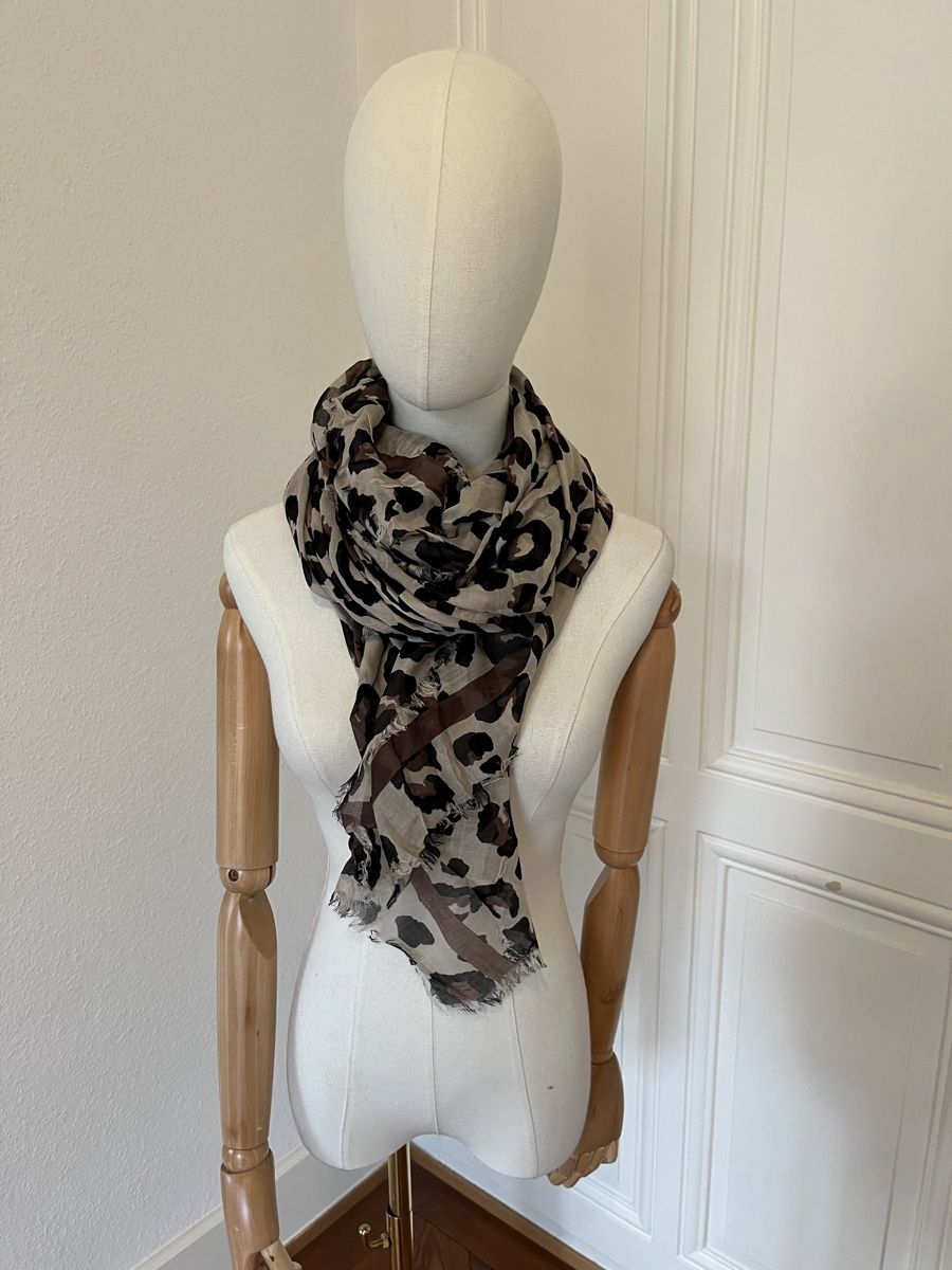 Massimo Dutti Foulard & Sciarpe: Massimo Dutti light Leopard Print Scarf – Usato da Mies venduto da nic_yk5d
