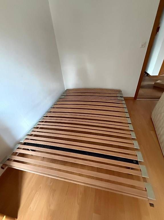 Lits: Bett mit Lattenrost 140 x 200 – D'occasion à Domat/Ems par TORA89 3