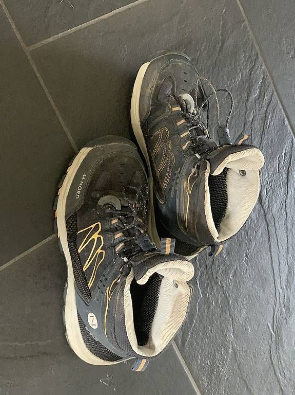 Scarpe per ragazzi: Wander- und Trekkingschuhe waterproof Grösse 33 – Usato da Oberlunkhofen venduto da Eichhoernli14 1