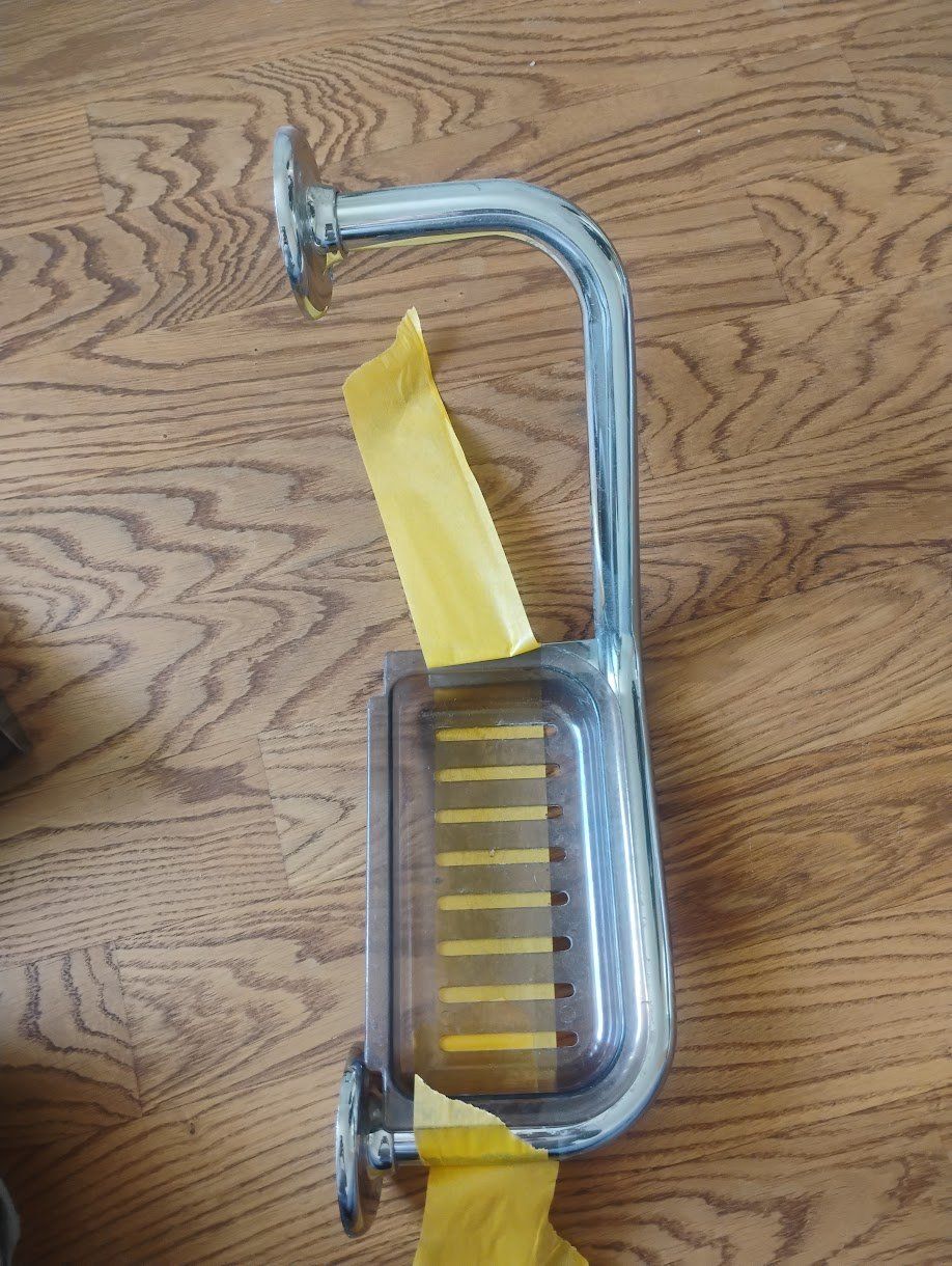 Autres accessoires pour la salle de bain: WC-Rollenhalter und Duschkorb – D'occasion à Zollikofen par AT2017 3