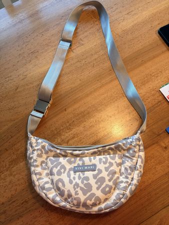 Padded Hip Bag medium - leo splashes grey/sand