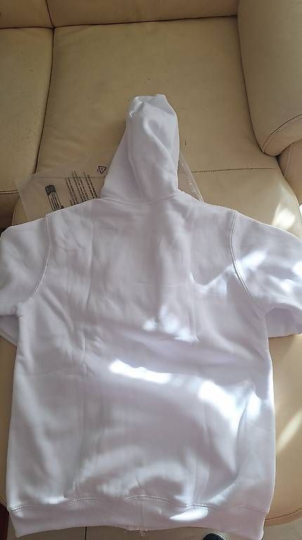 Giacche: Freizeit-Hoodie mit Reißverschluss – Usato da Dintikon venduto da lec_89sx 1