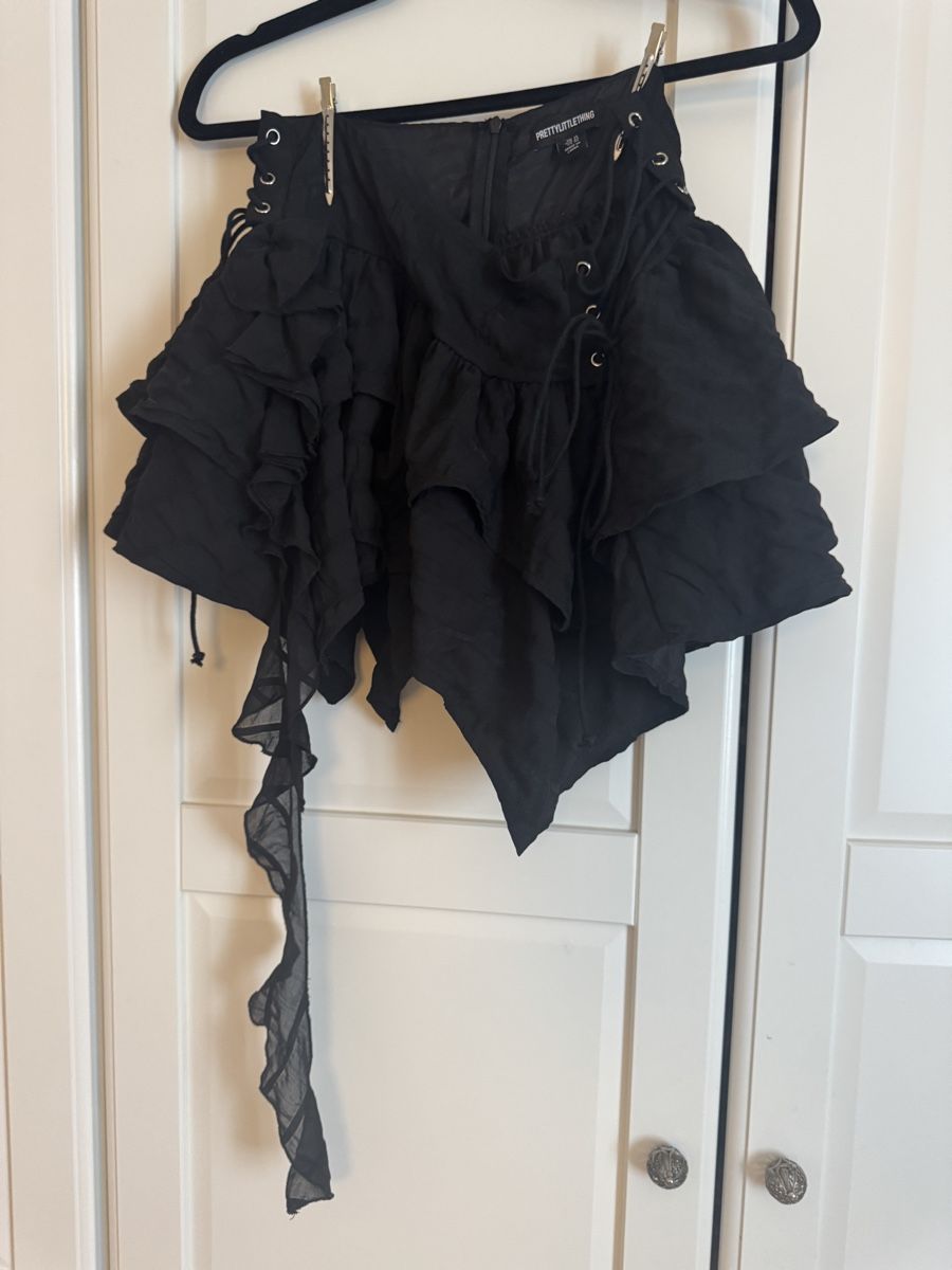 Gonne: Mini Rock PrettyLittleThing schwarz G.M – Usato da Zürich venduto da flo_8yph 2