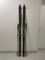 Ski (Nr. 54), Adler Ski von ca. 1940 mit Stöcken