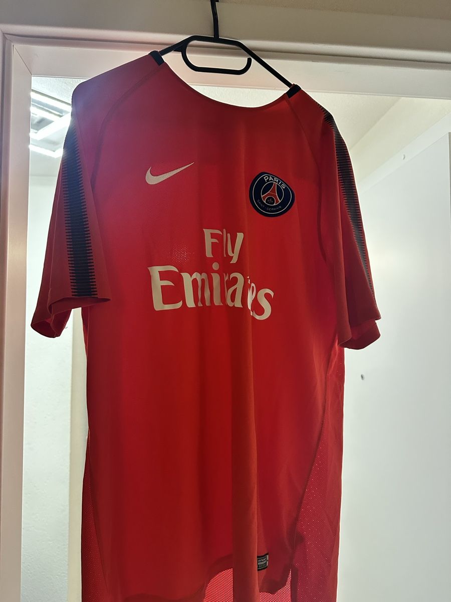 Nike Canottiere & Pantaloni: Maillot entraînement PSG XL – Nuovo (secondo la descrizione) da Grancy venduto da arn_lmj6