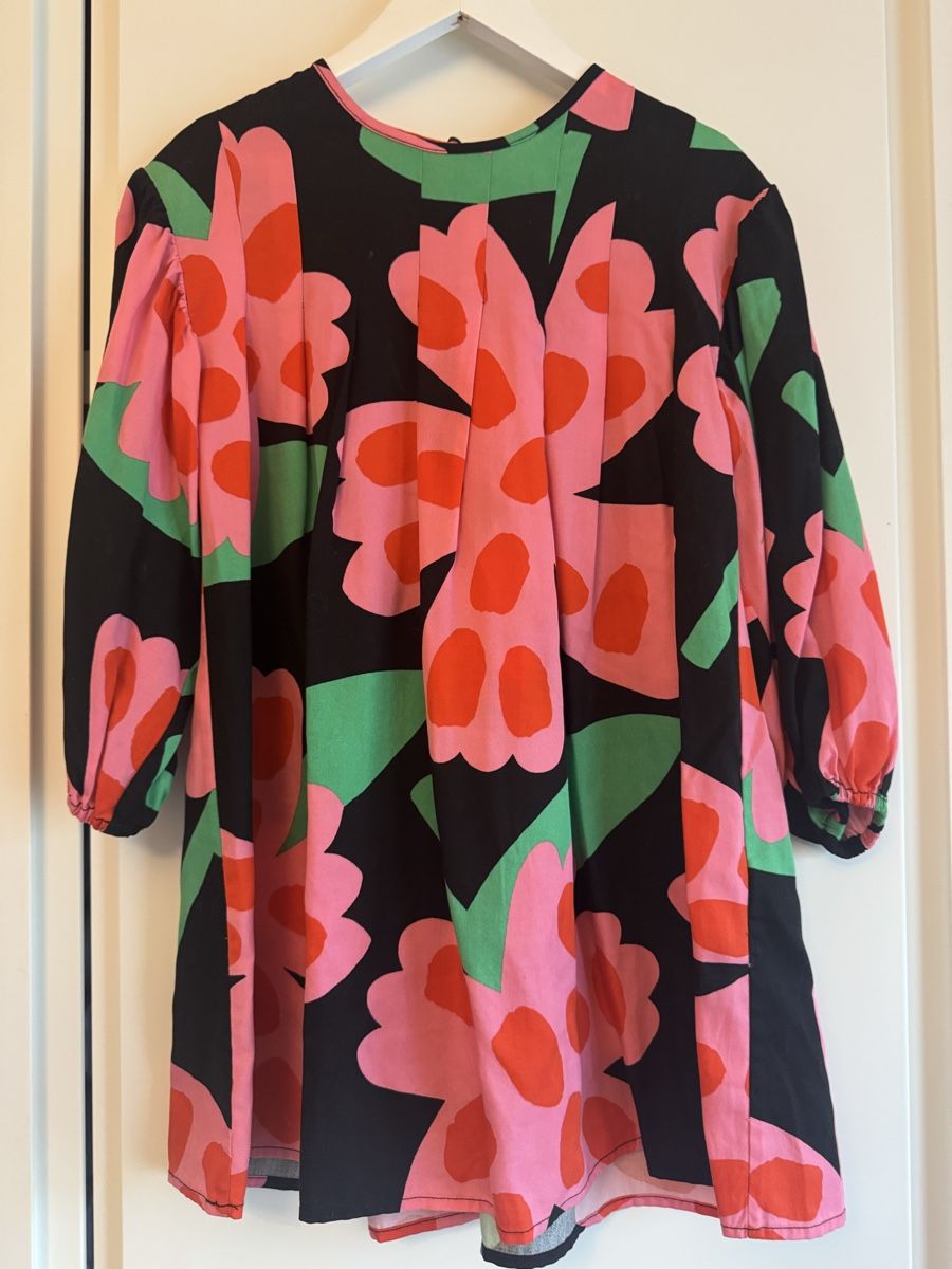 Stella McCartney Vestiti & Gonne: Sommerliches Mädchenkleid mit Blumenmuster Stella McCartney – Nuovo (secondo la descrizione) da Muttenz venduto da Winzaren 1
