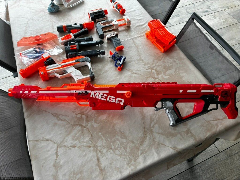 Nerf Giocattoli: Nerf Sammlung - diverse Blaster, Zubehör, ... – Usato da Hermetschwil-Staff venduto da sch_z9nc 5