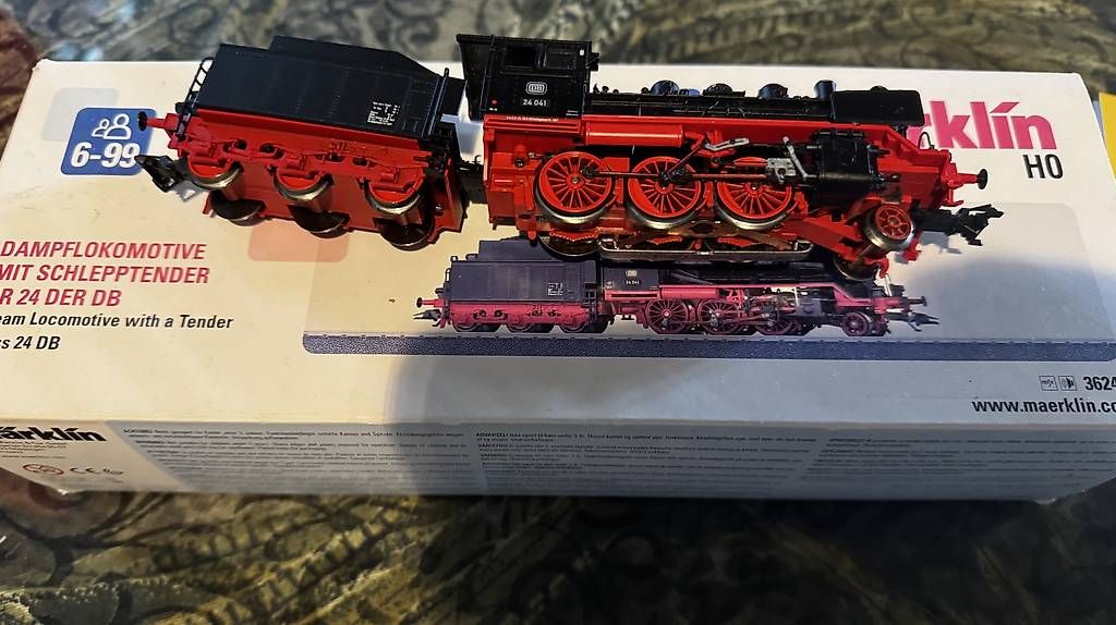 Modellini di ferrovie: Märklin BR24 mit Tender – Usato da Thayngen venduto da Bosslolo 1