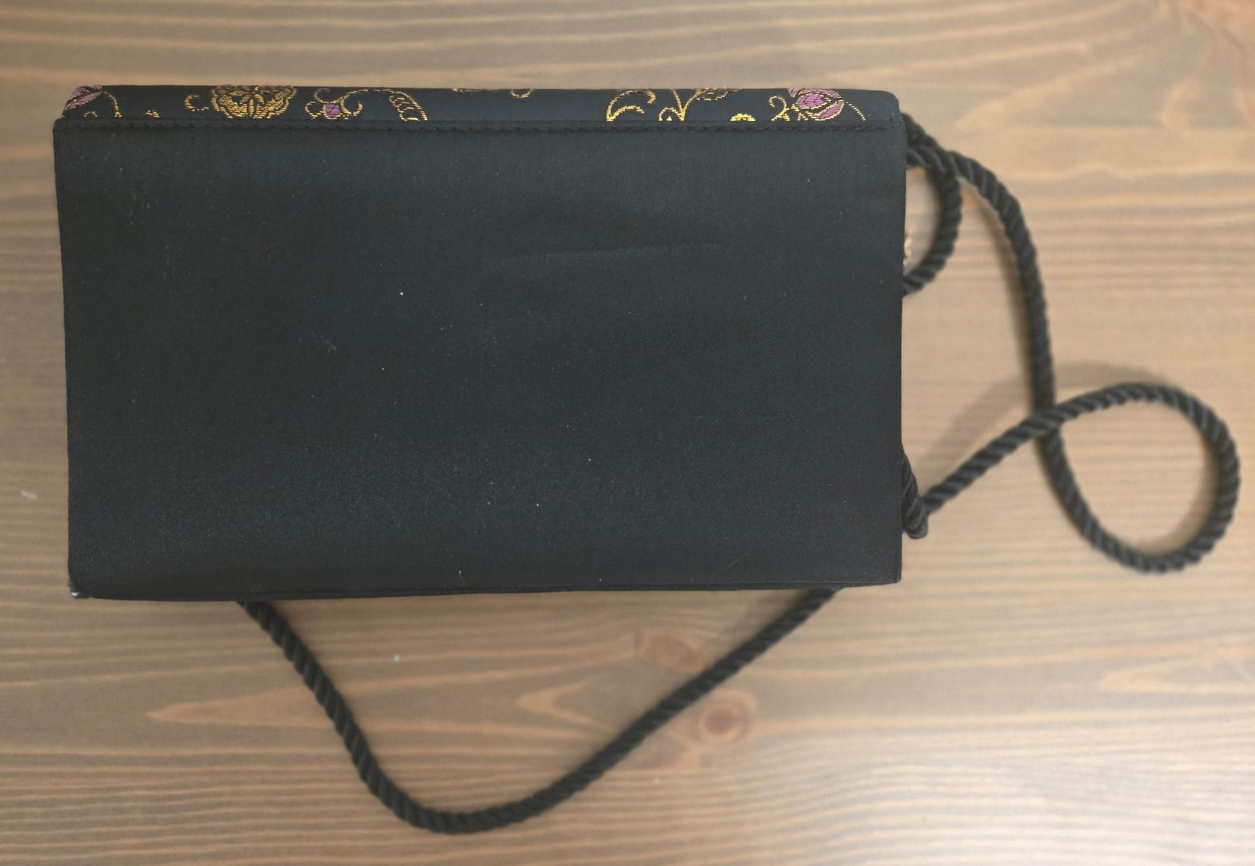 Taschen für Damen: Elegante Abendtasche mit goldenem Muster – Gebraucht aus Rheinsulz von Dred 4