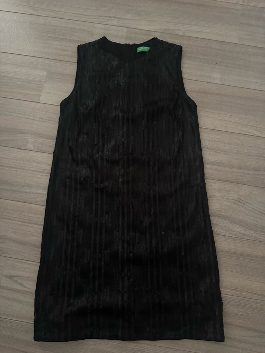 Benetton Kleider: BENETTON Pailletten Kleid schwarz Gr. 38 – Gebraucht aus Bonstetten von VCLS