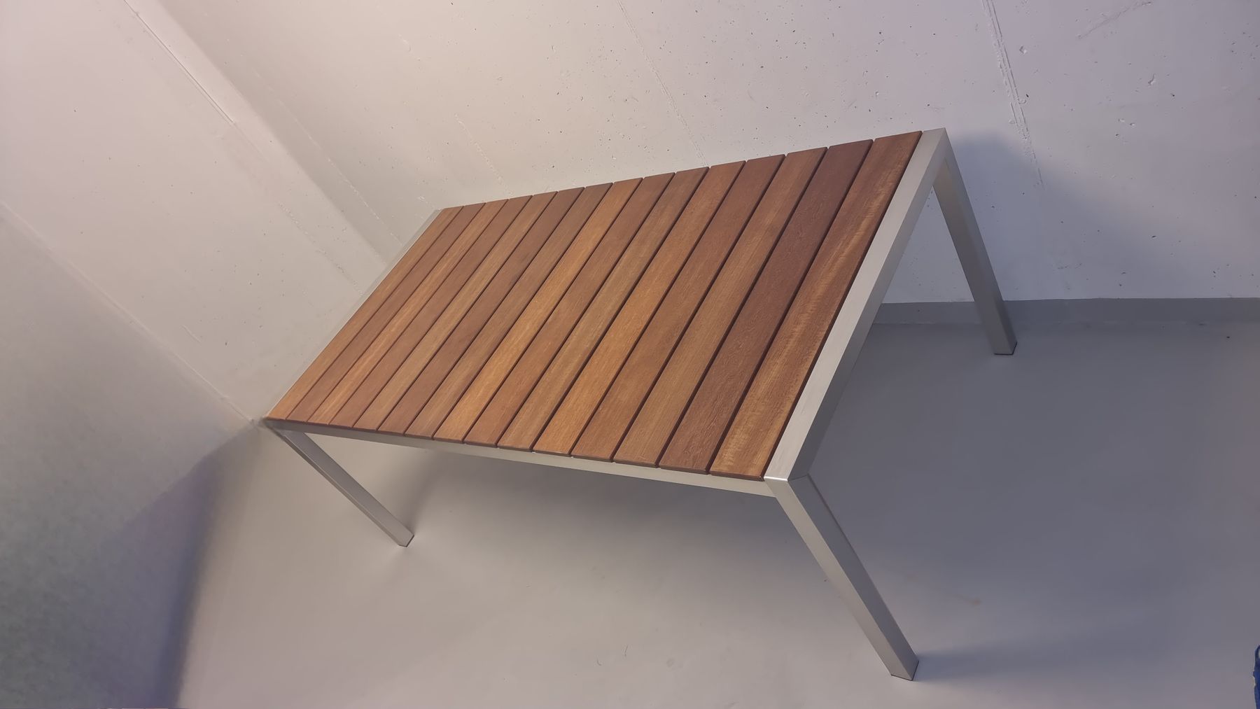 Set de table et chaises: Gartentisch aus Tropenholz – D'occasion à Bottighofen par buzz02 1