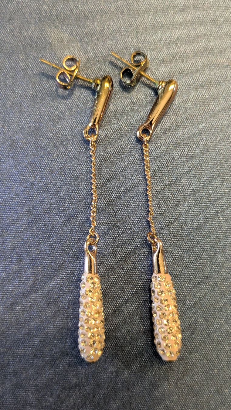 Ohrringe & -stecker: Ohrhänger mit Swarovski-Steinchen – Gebraucht aus Zetzwil von Stritzi
