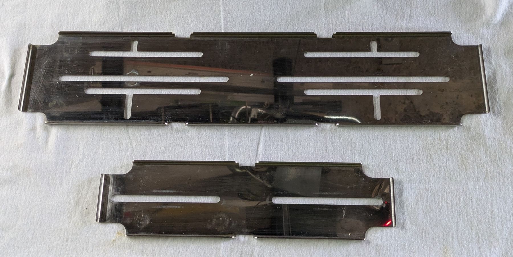 Supporti a parete: Halter für Nummerschilder "Perfekt Klick" – Usato da Wilen b. Wollerau venduto da Tinkerer