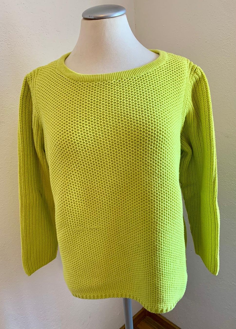 Pullover & Sweatshirts: Neonfarbener Strickpullover – Gebraucht aus Münchwilen TG von Caroline_T.