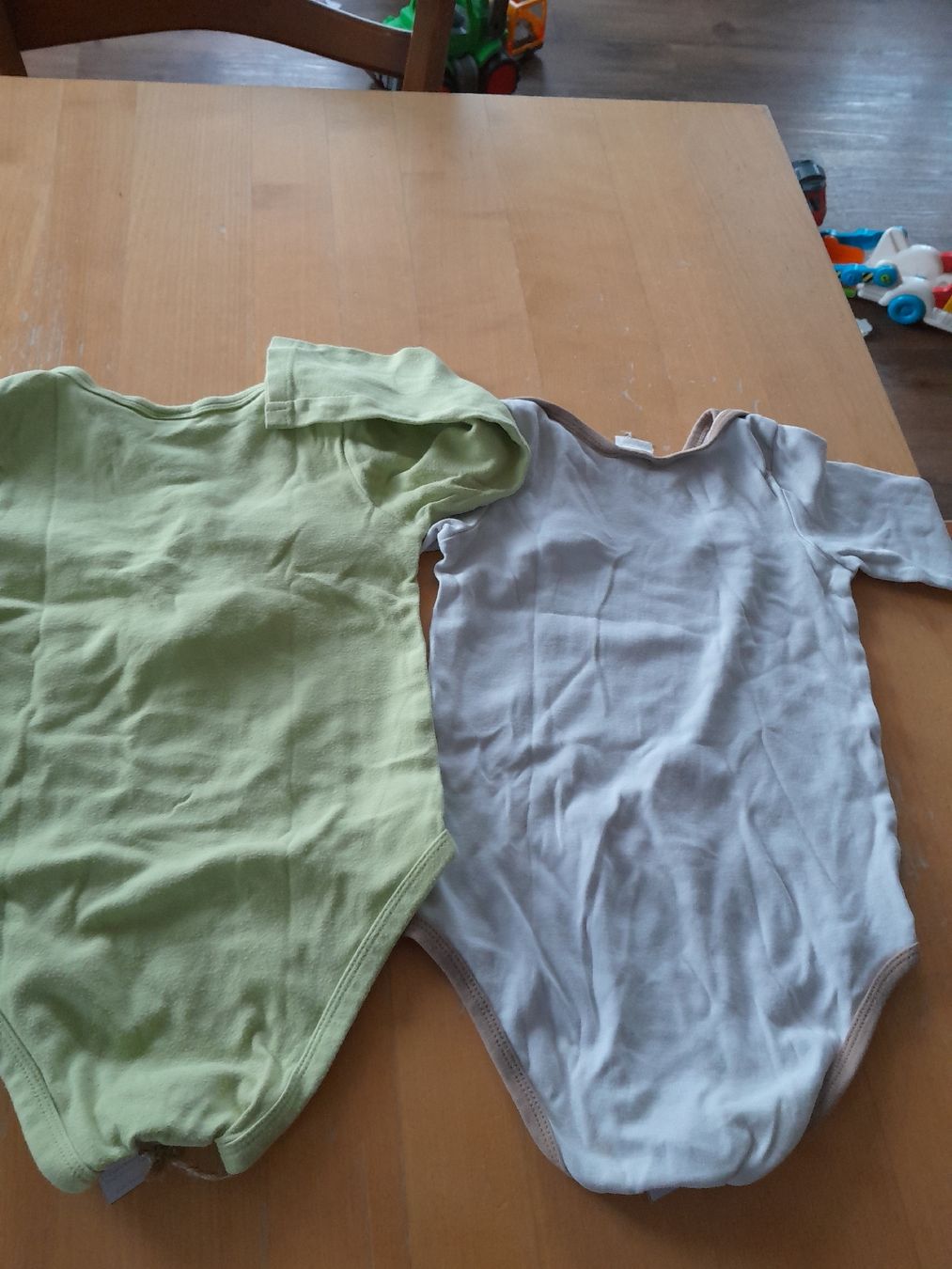 Lotti di vestiti: langarmbody Gr. 104, 2 Stück – Usato da Reigoldswil venduto da Re-Re 3