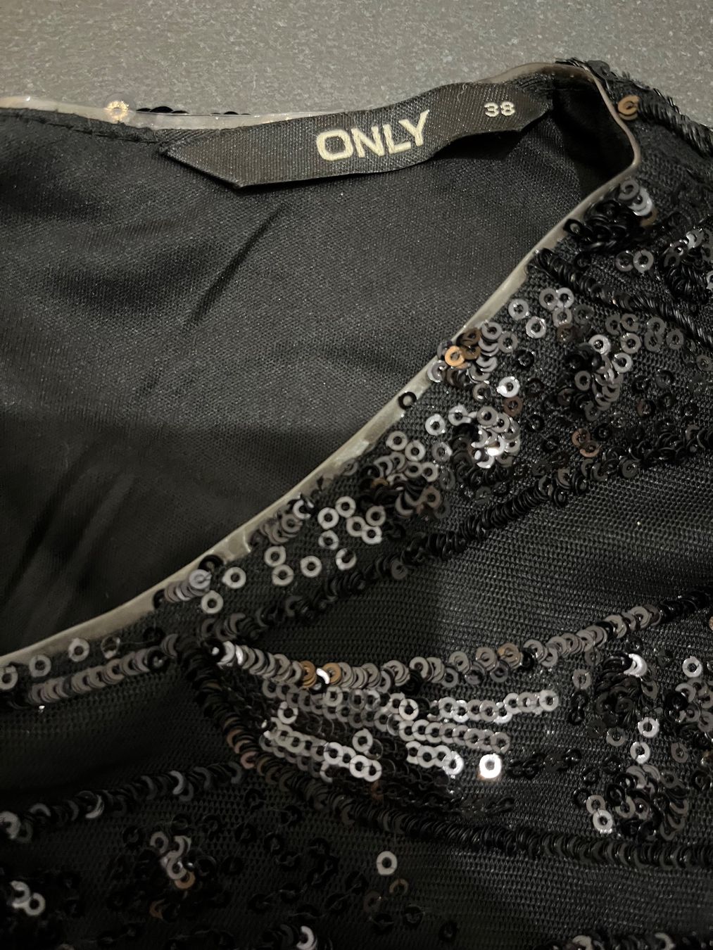 Only Vestiti: New brilliant luxury black dress  size S – Nuovo (secondo la descrizione) da Chêne-Bougeries venduto da Seetooyoo 2