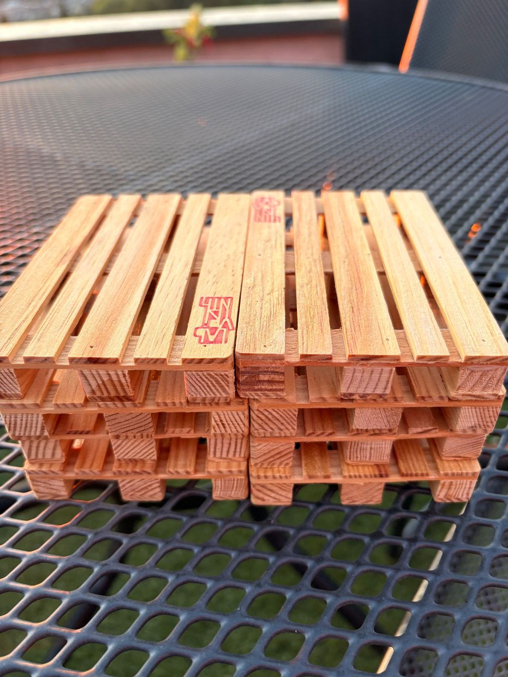 Tutte le decorazioni: Holz Mini Paletten 8er Set Deko oder Basteln – Usato da Bergdietikon venduto da Esunny