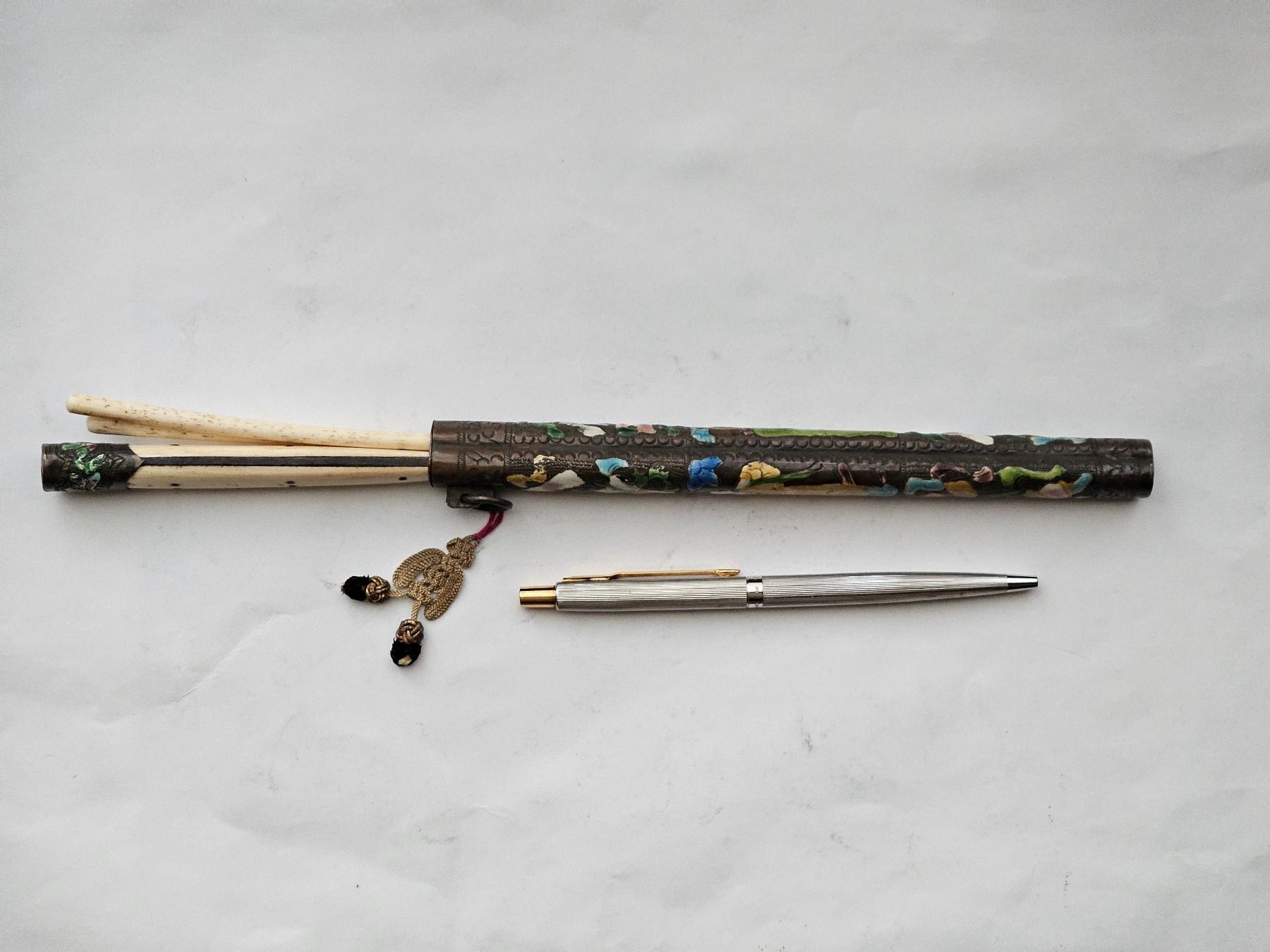 Sculture & Statue: Altes Reisebesteck aus China, Messer mit Stäbchen – Usato da Lugano venduto da Numisartes 5