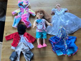 Teen'ee Puppe Joy mit 5 Kleidersets / Poupée avec habilles