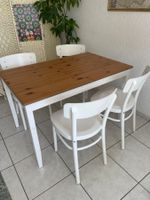 Holztisch mit 4 Stühlen