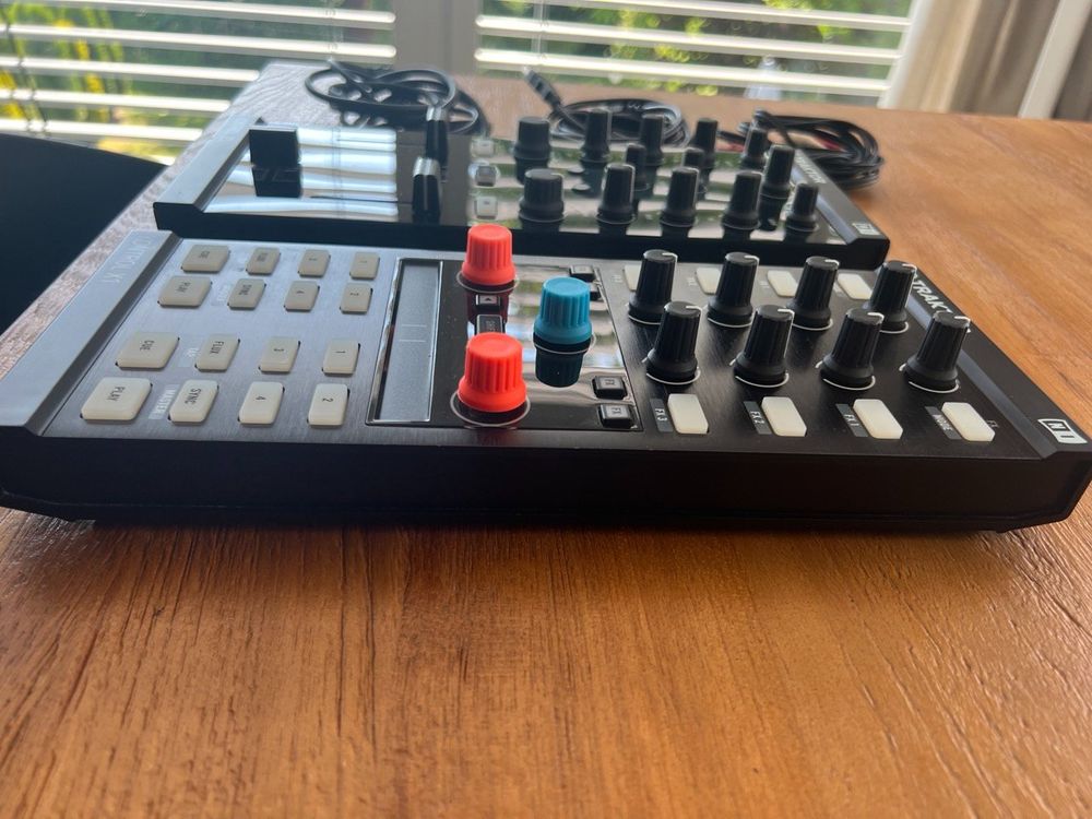 Native Instruments Traktor Kontrol X1 MkII DJ Controller - Compact