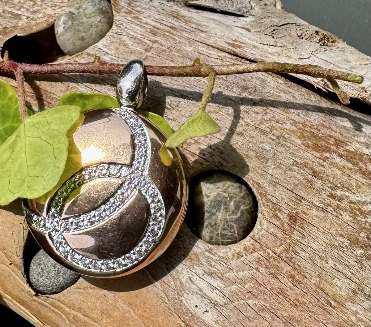 Anhänger: Silbermedaillon 925er Silber mit Zirkonia, rosé/silber – Gebraucht aus Rüti ZH von MapleLeaf62