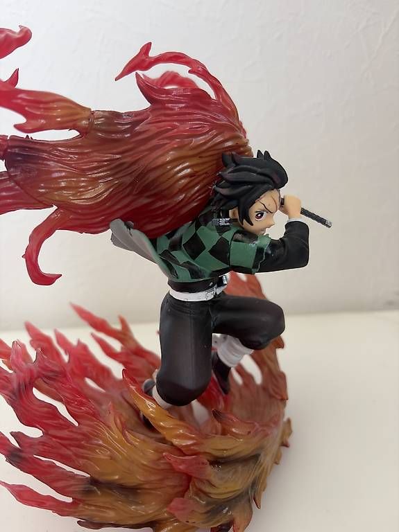 Statuette: Figurine demon slayer Tanjiro  – Usato da Chavannes-de-Bogis venduto da bla_7nrp 3