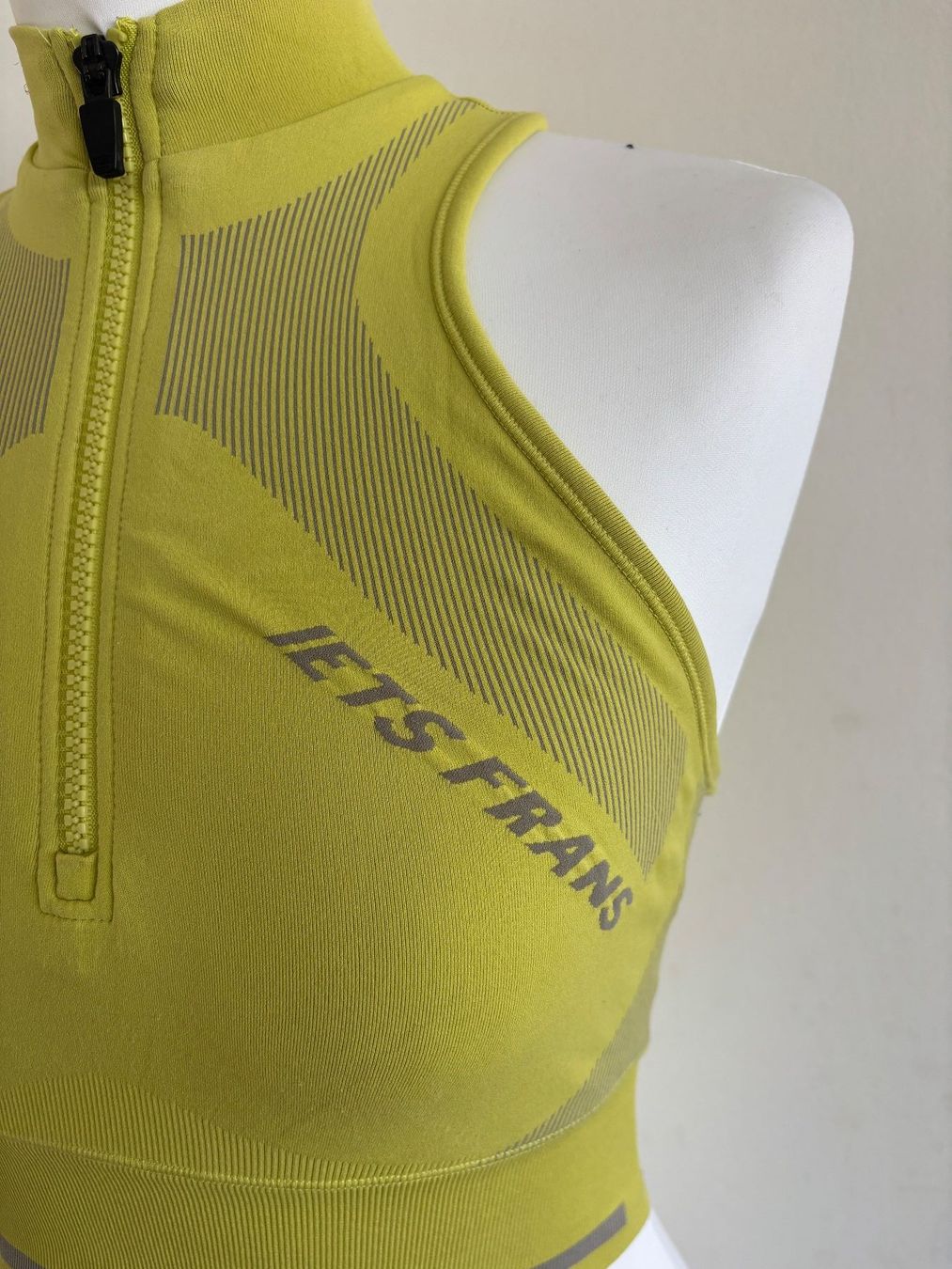 Iets Frans... Tops: IETS FRANS : Crop Top vert à fermeture éclair , taille XS – Gebraucht aus Petit-Lancy von vic_k6tl 4
