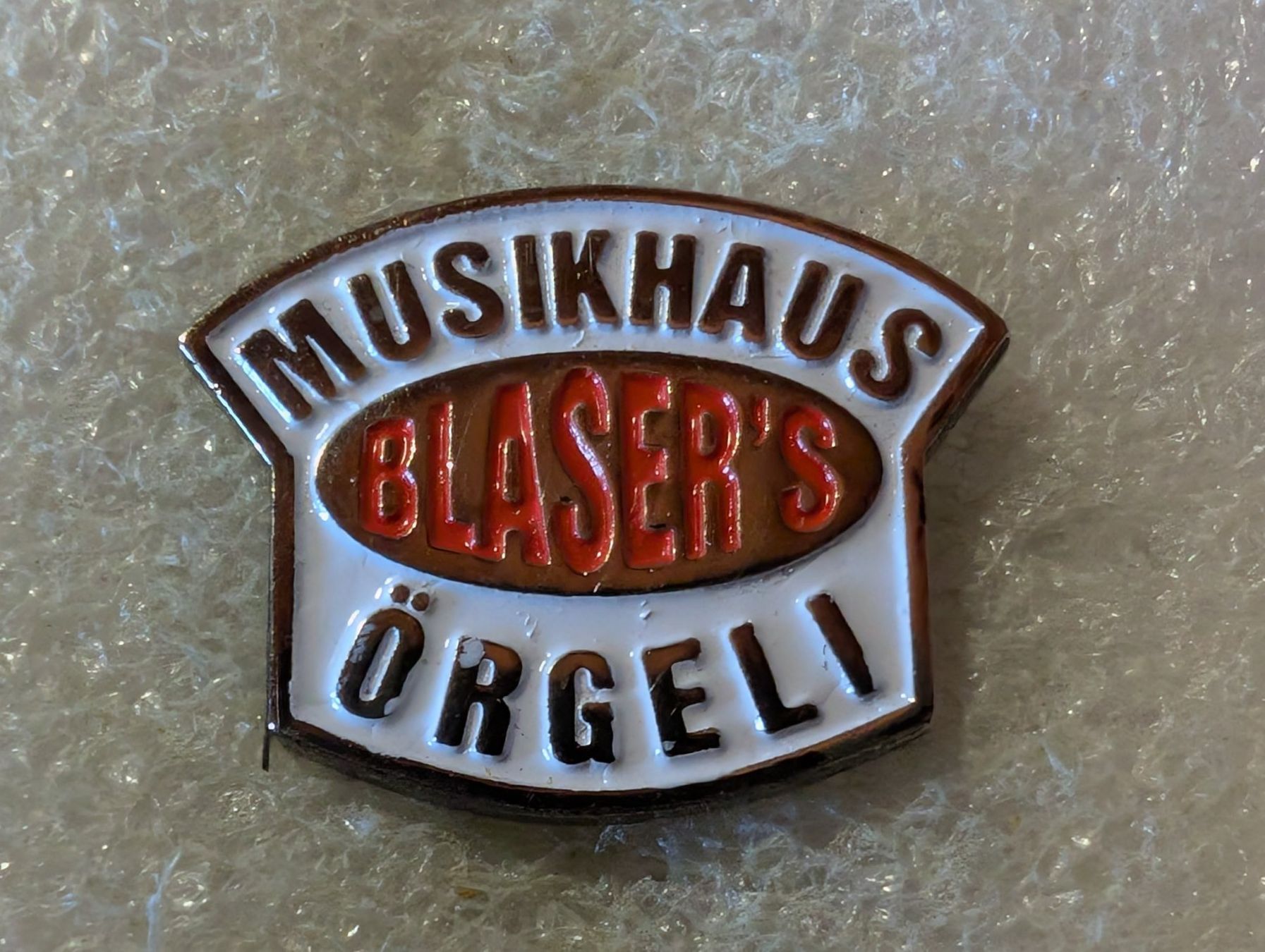 Plaketten & Abzeichen: Ansteckpin 201: Musikhaus Blaser's Örgeli – Gebraucht aus Oppligen von Pin-Fall-Shop