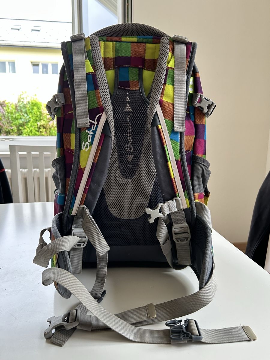 Satch Zaini: Satch Schulrucksack bunter Karostyle, top Zustand – Nuovo (secondo la descrizione) da Oftringen venduto da Solima 2