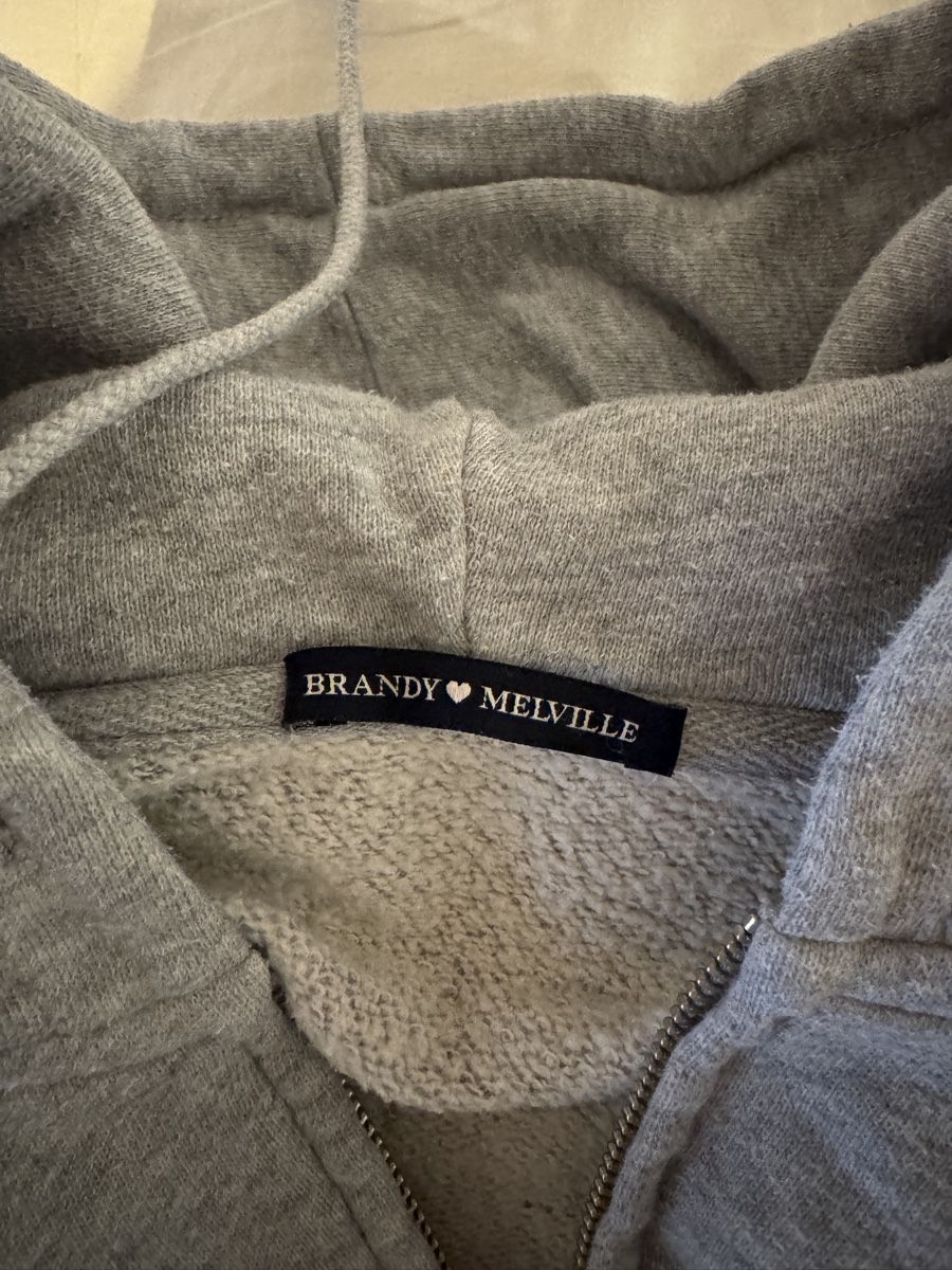 Brandy Melville Giacche: Brandy Melville 2 x Sweatshirtjacken – Usato da Teufen AR venduto da chi_h55m 3