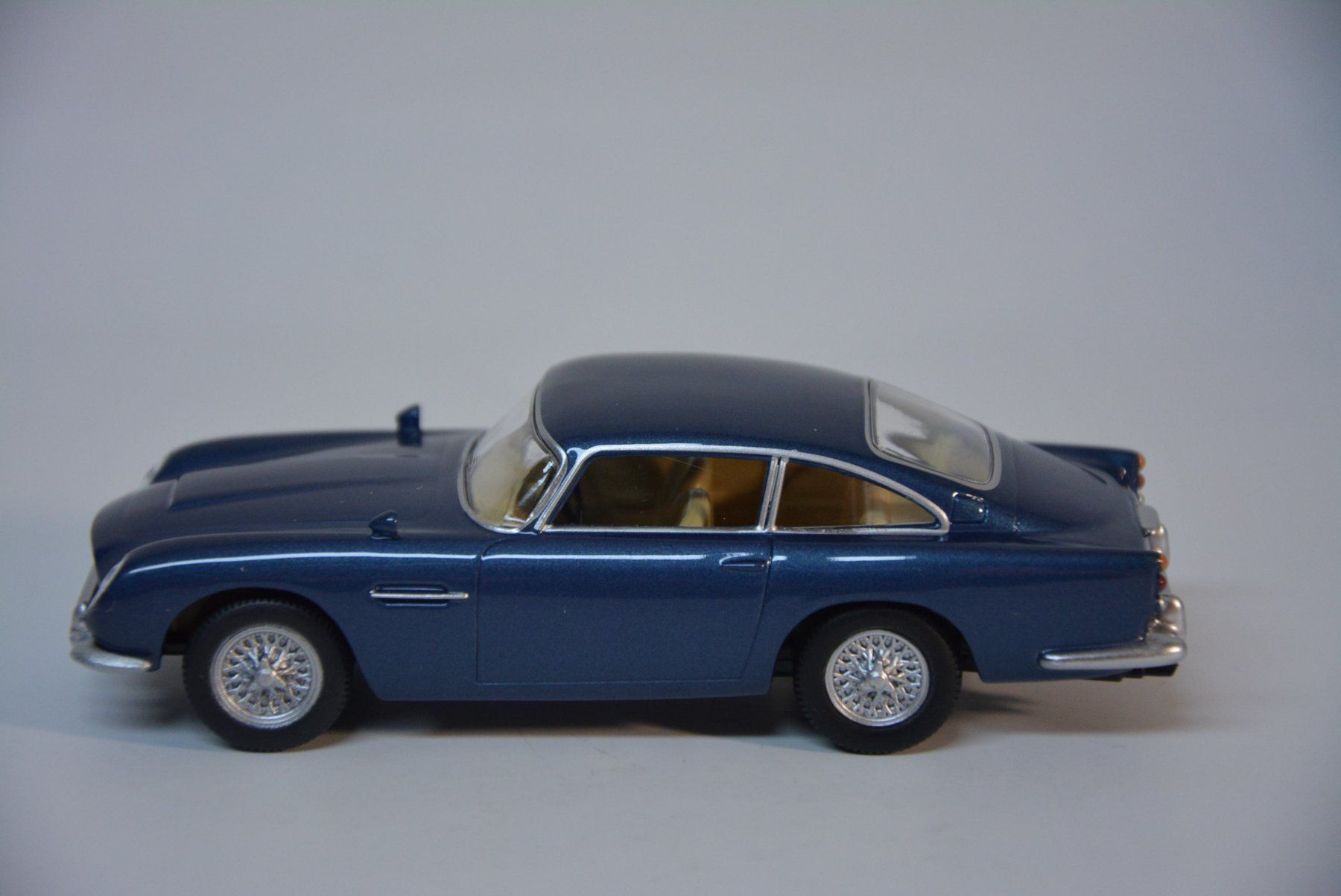 Aston Martin Modellini d'auto: Aston Martin DB5 Coupe 1963 , Norev , 1:43 – Nuovo e nell'imballaggio originale da Goldach venduto da Feivel9 1