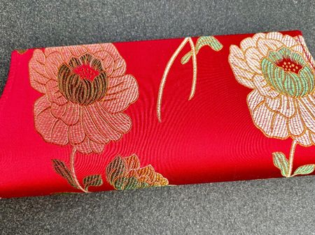 Wunderschöne neue Clutch aus Seide