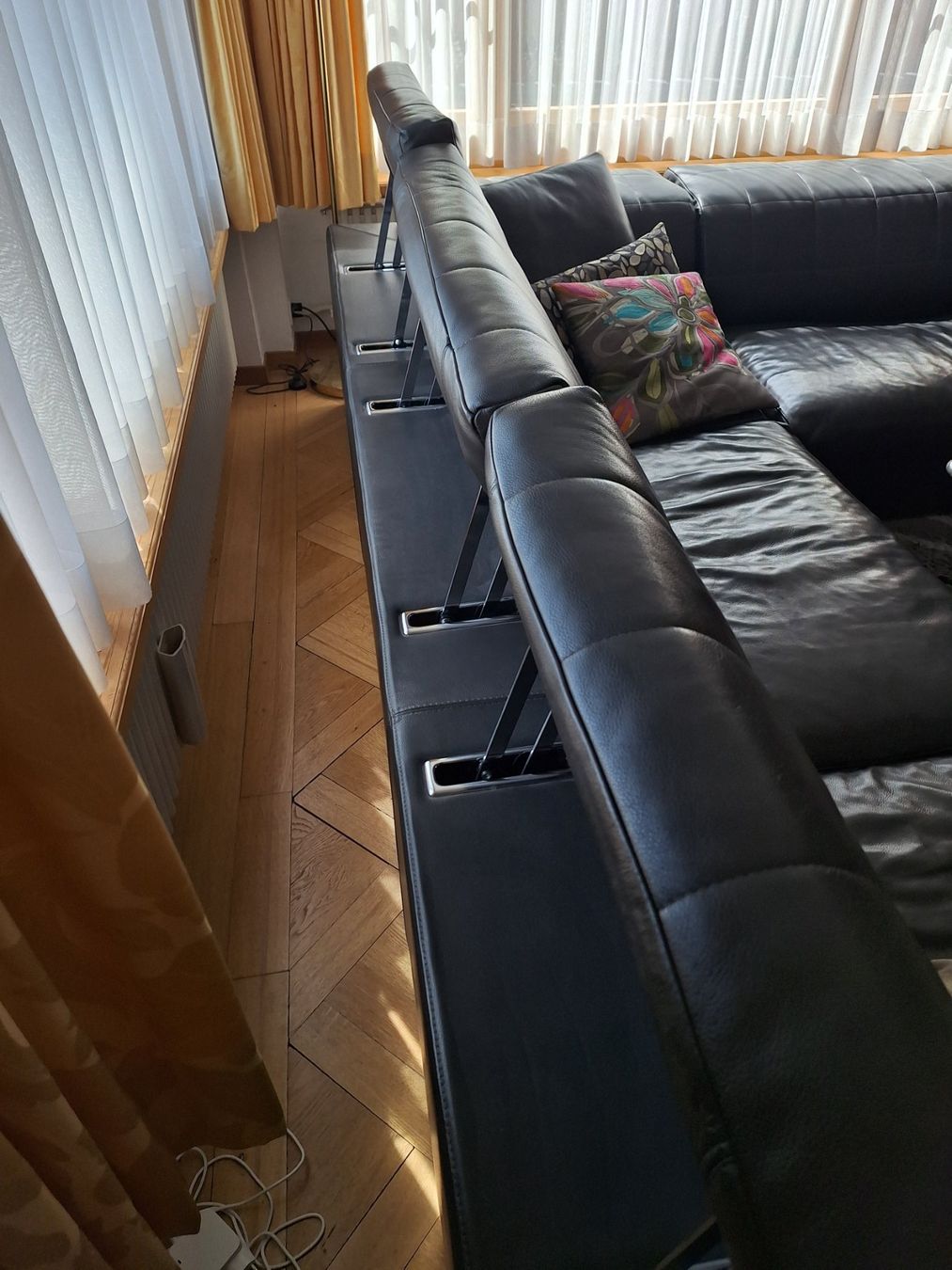 Divani: Schwarzes Ledersofa gebraucht – Usato da Chur venduto da Spacecat 3