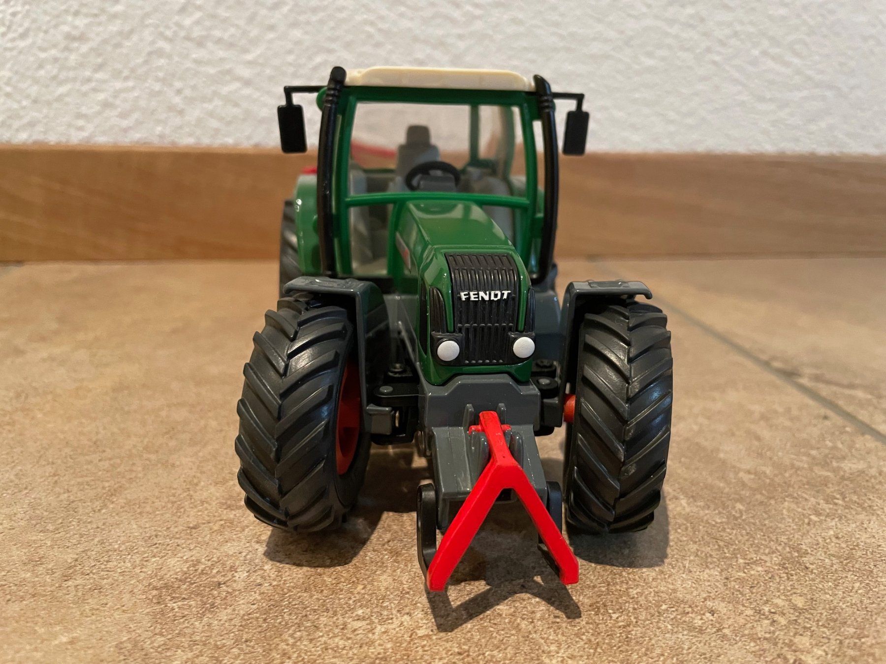 Fendt Trattori: SIKU Fendt 716 mit Spritze – Nuovo e nell'imballaggio originale da Kreuzlingen venduto da Stefan1150 1