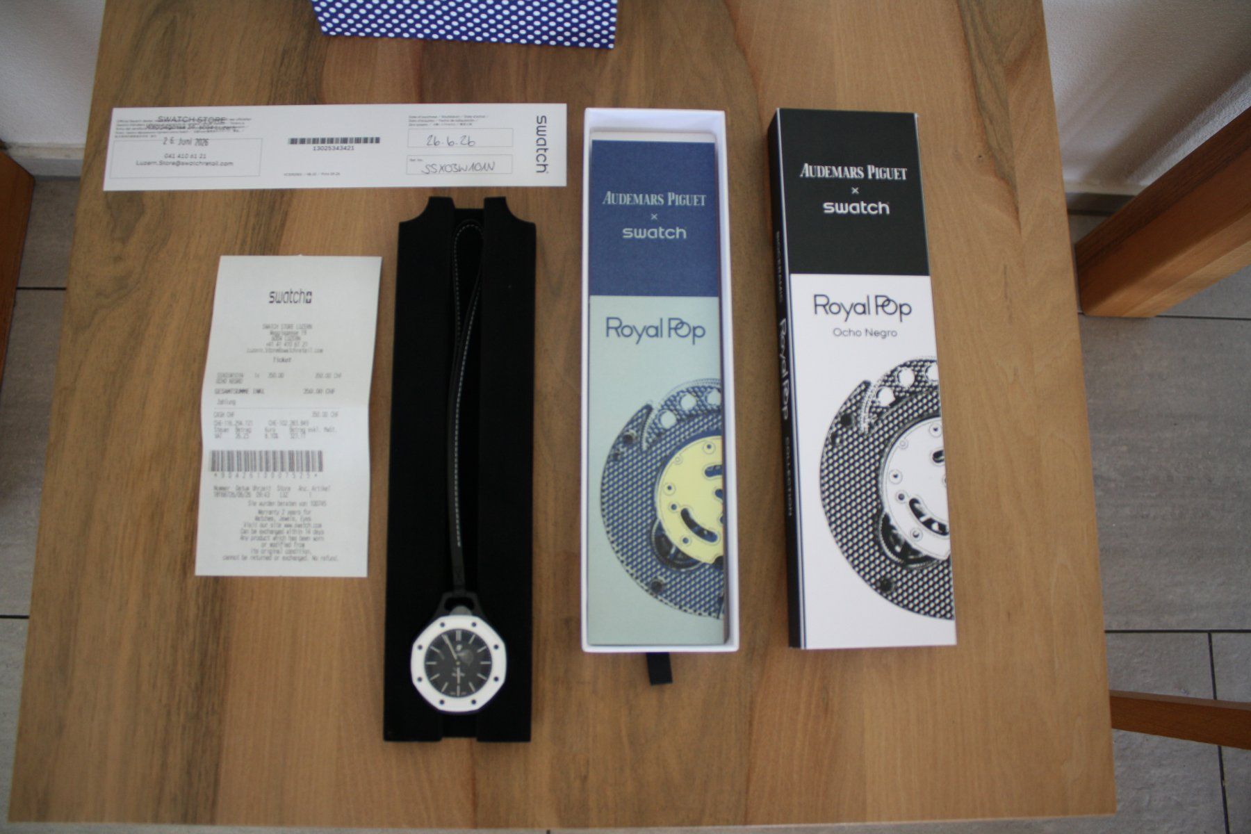 Swatch Orologi: Royal Pop Swatch OCHO NEGRO – Nuovo e nell'imballaggio originale da Buchrain venduto da Donatello4 3