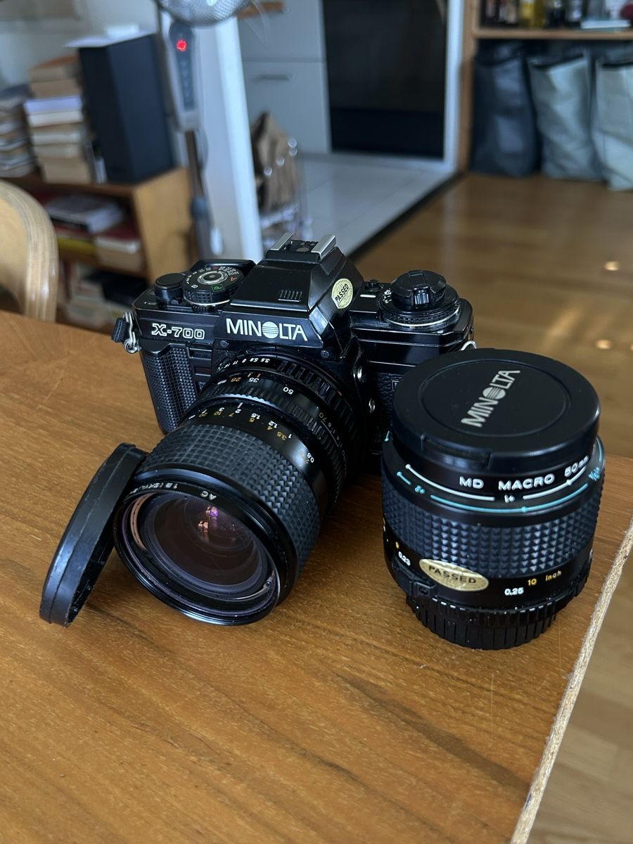 Minolta Appareil photo: Minolta X-700 Spiegelreflexkamera analog mit extra Objektiv – D'occasion à Zürich par anna7377
