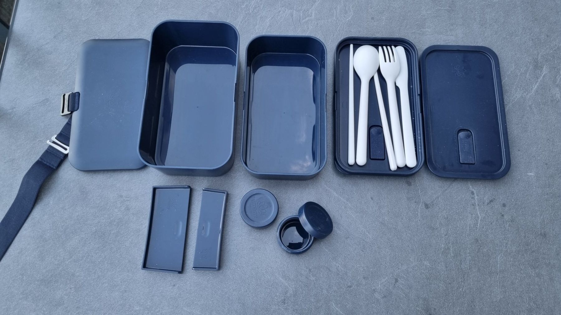 Contenitori & Simili: Dunkelblaue Umami Box mit Besteck – Nuovo (secondo la descrizione) da Meilen venduto da lisma29 1
