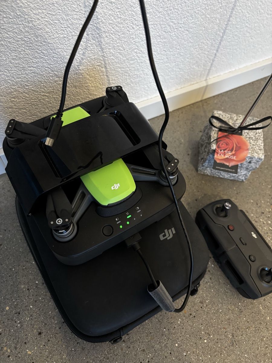 DJI RC Kits de montage: Dji Spark inkl. Ladecase – D'occasion à Hägglingen par TitaniumTX 1