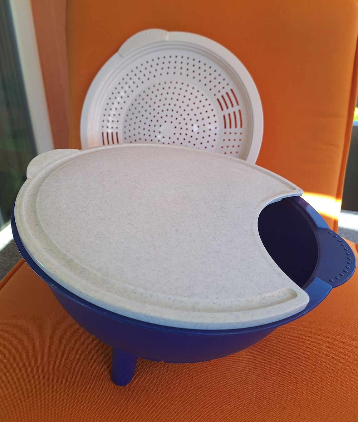 Tupperware Contenitori & Simili: Grosses Sieb mit Schneidbrett/Tupperware – Usato da Wattwil venduto da Siedlergreen