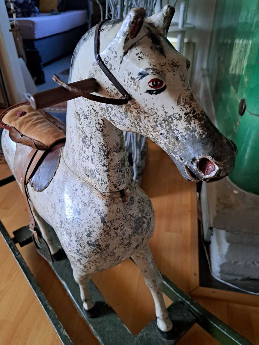 Altre altalene da giardino: Antikes Schaukelpferd – Usato da Kölliken venduto da Upcycling-by-Mc-TAM 9