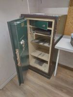 NUR BIS 21.09. Tresor grün gebraucht mit Schluessel