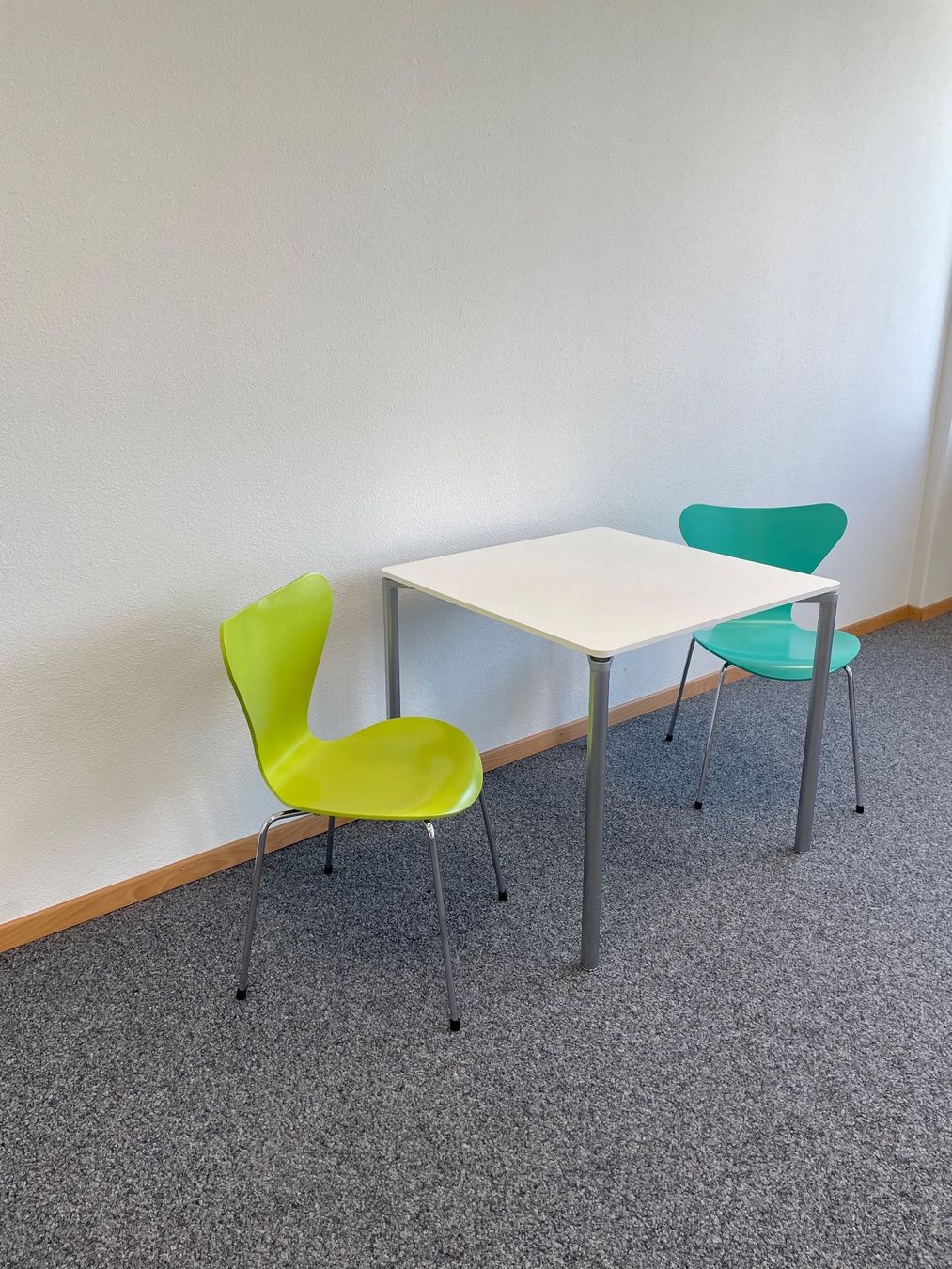 Fritz Hansen Tavoli: 2 Fritz Hansen Designer Tische – Usato da Grenchen venduto da Design-Outlet 7