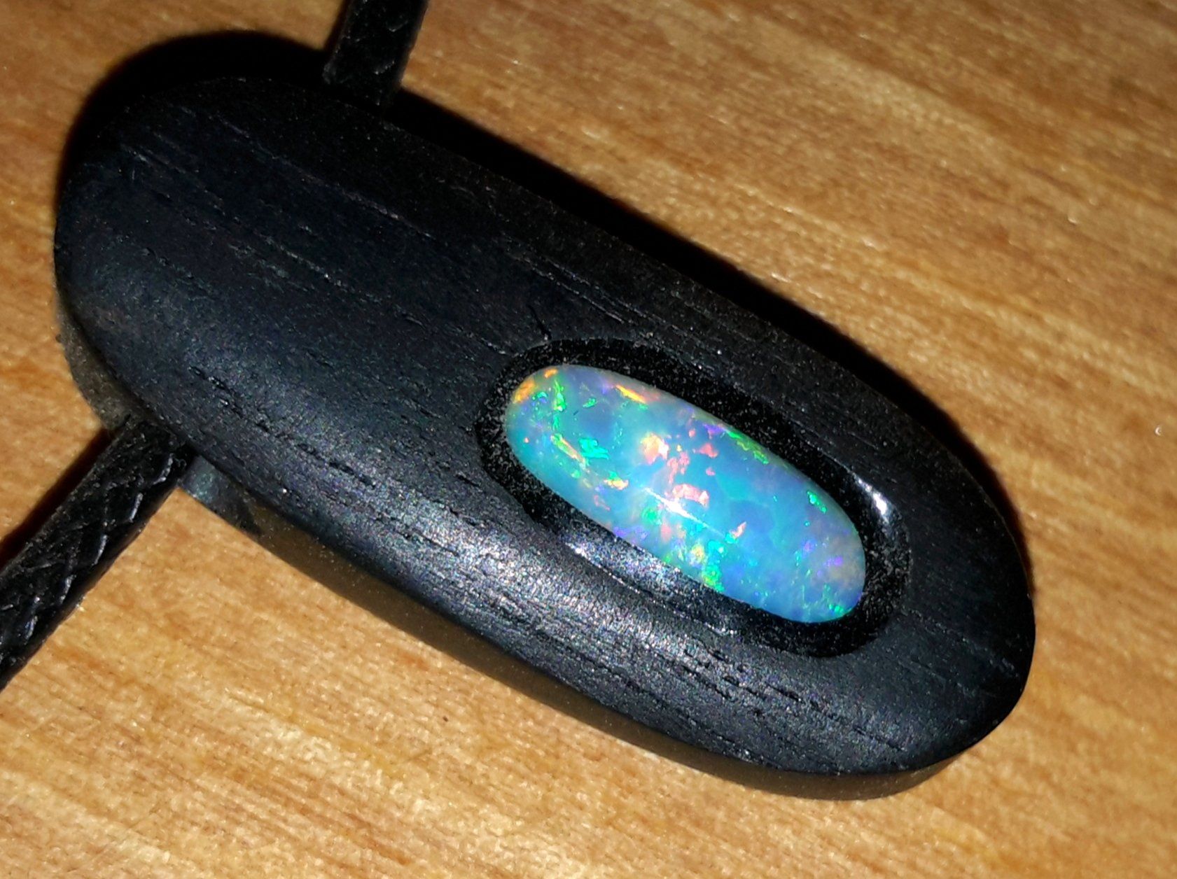 Pietre preziose: Australischer Multicolor Flashfire Kristall Opal im Ebenholz – Nuovo e nell'imballaggio originale da Uerkheim venduto da Winwinner 1